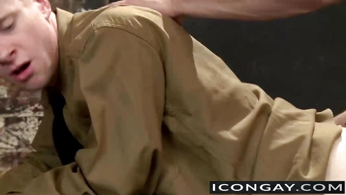 Prisoner overpowers twink captor