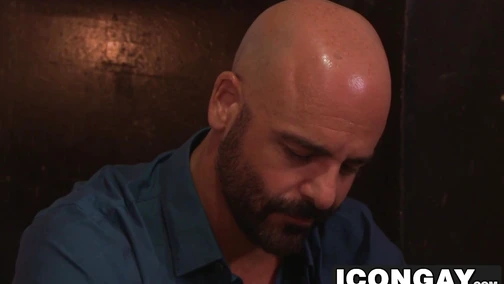 Gay daddy fucking a cute escort