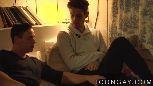 Muscular cutie banged by gorgeous gay
