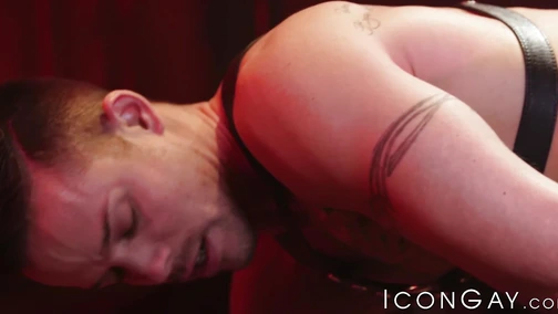 Naughty Hunter Smith has his hole stuffed with Nic Saharas huge dick